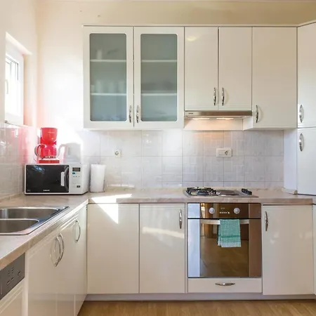 3 Bedroom Beautiful Apartment In Birine Apartman *