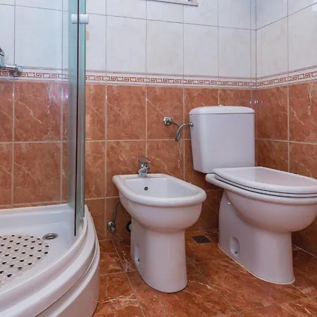 3 Bedroom Beautiful Apartment In Birine Ploce (Dubrovnik-Neretva)