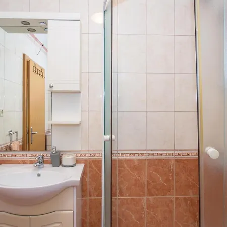 3 Bedroom Beautiful Apartment In Birine * Ploce (Dubrovnik-Neretva)