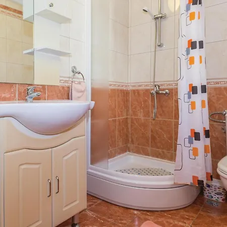 3 Bedroom Beautiful Apartment In Birine Apartman Ploce (Dubrovnik-Neretva)