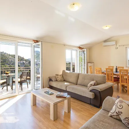 Apartman 3 Bedroom Beautiful Apartment In Birine